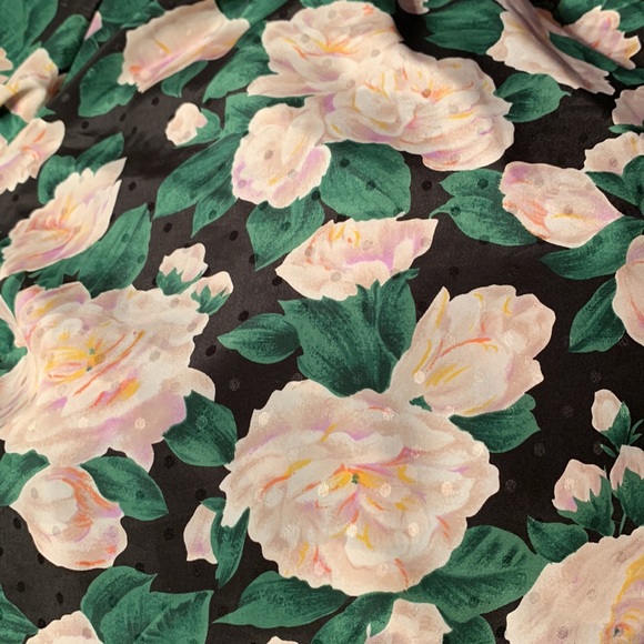 🌹Vintage White Gardenia Dot Jacquard Tie Neck Blouse - Picture 11 of 11